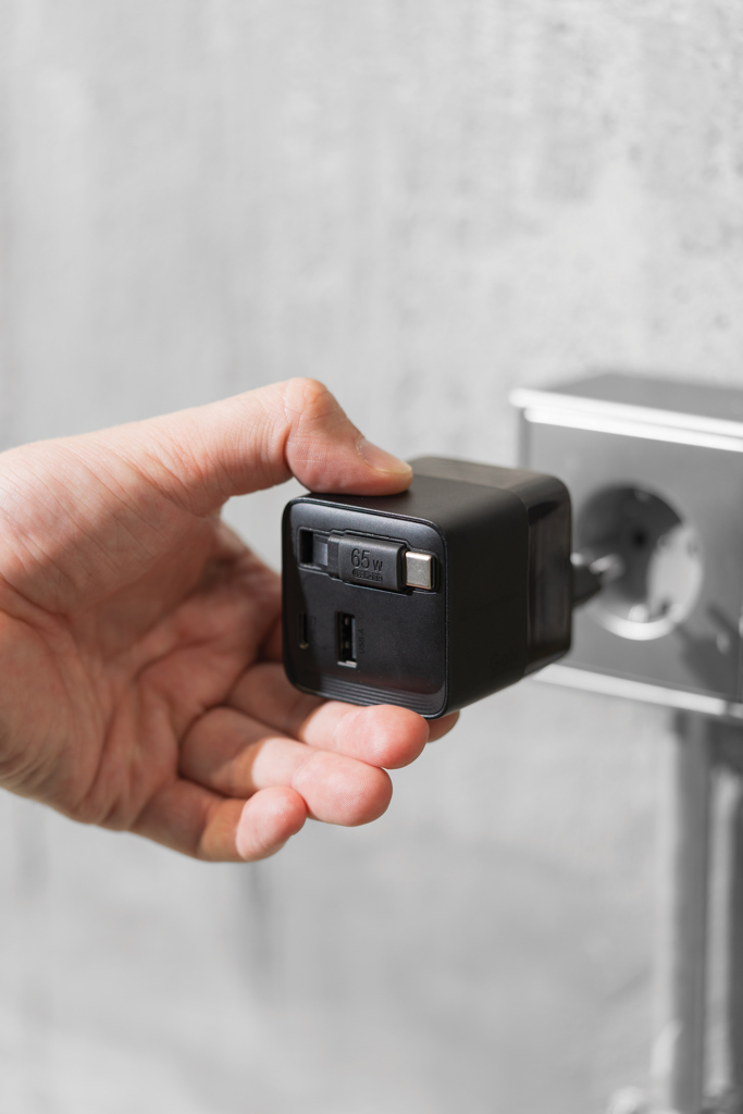 Cargador GaN Mendocino con cable retráctil Urban Vitamin 65W - Oficina - Mochilas corporativas personalizadas - imagen 19