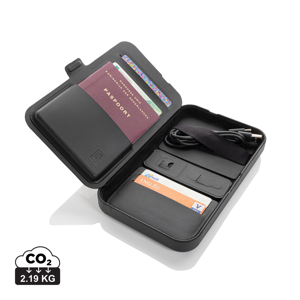 Estuche viaje reciclado RCS Swiss Peak con cargador 3 en 1 - Mochilas Corporativas Personalizadas. Puntokat
