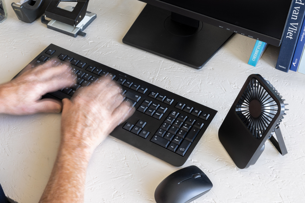 Ventilador escritorio recargable plástico reciclado Aervina - Oficina - Mochilas corporativas personalizadas - imagen 6