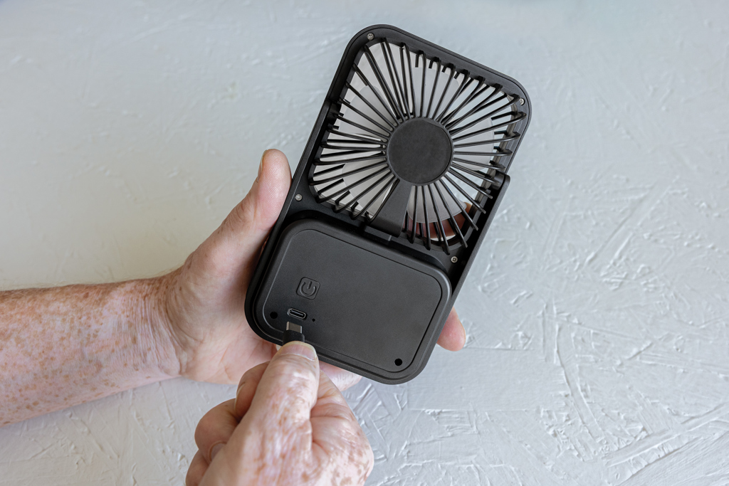 Ventilador escritorio recargable plástico reciclado Aervina - Oficina - Mochilas corporativas personalizadas - imagen 8