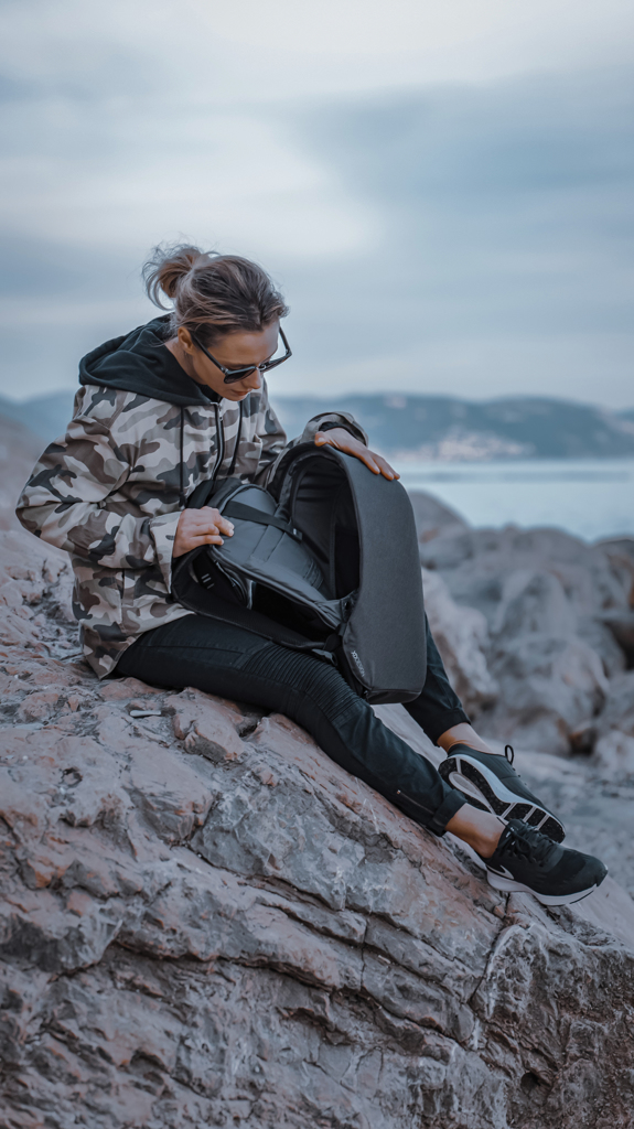 Bobby Hero Regular, mochila antirrobo - Mochilas personalizadas - Mochilas corporativas personalizadas - imagen 21